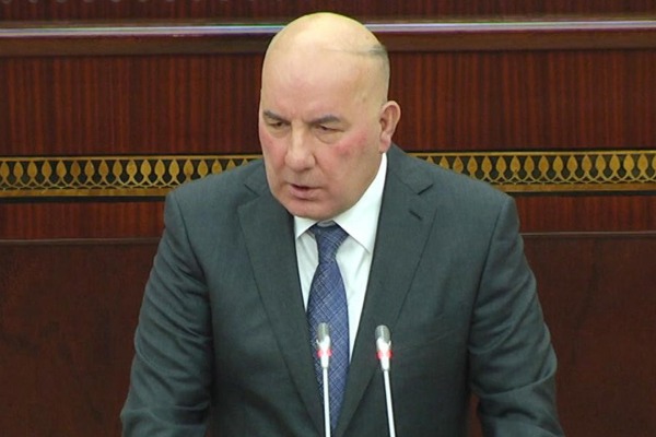 Elman Rüstəmov bankının 19 əməkdaşını işdən çıxardı  