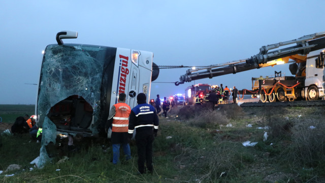 Avtobus qəzası baş verdi: 4 ölü, 34 yaralı var (FOTOLAR)