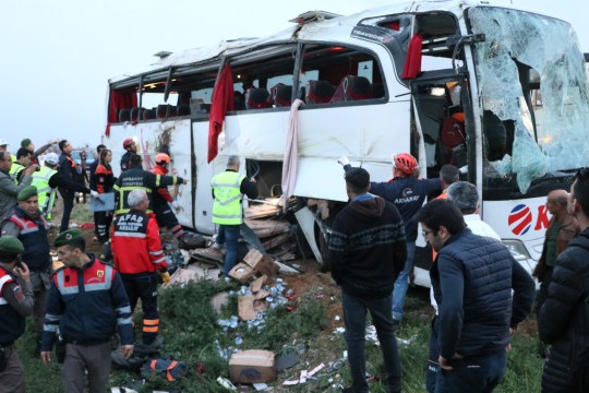 Avtobus qəzası baş verdi: 4 ölü, 34 yaralı var (FOTOLAR)