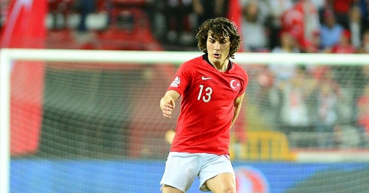 Türkiyəli  futbolçu İngiltərə klubuna transfer olundu 