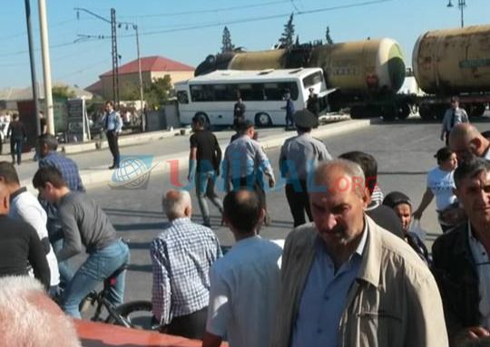 Bakıda avtobus qatara ÇIRPILDI   - 34 yaralı var, 5-nin vəziyəti ağırdır (YENİ5 - FOTO)