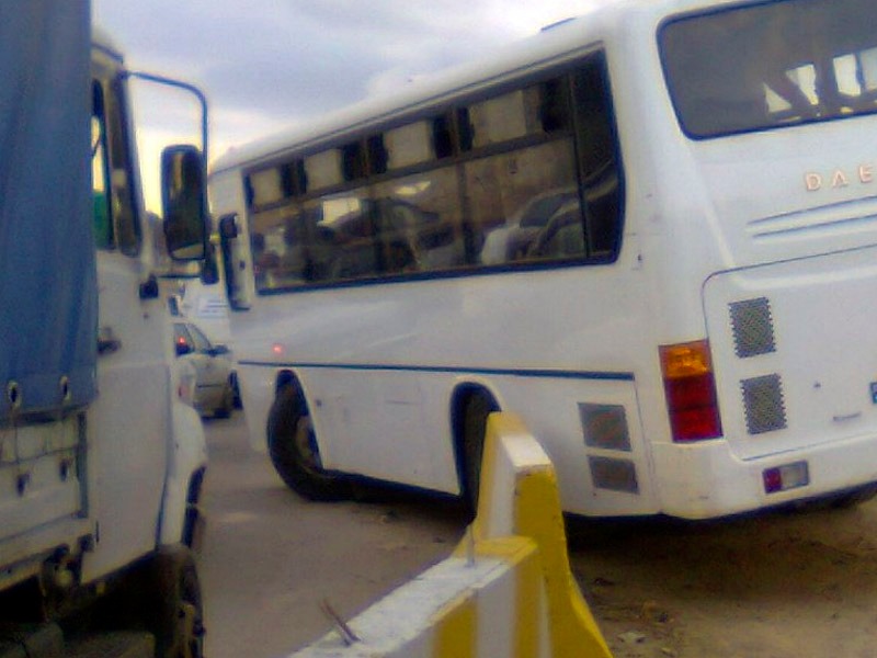 Bakıda sərnişinlə dolu avtobus Prado ilə toqquşdu -  Tıxac yarandı