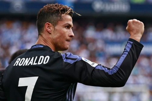 Ronaldo yeni rekorda imza atdı 