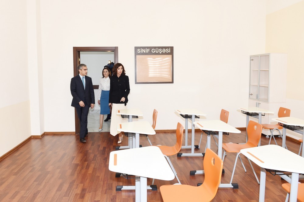 Mehriban Əliyeva yeni məktəb binasının açılışında    - FOTOLAR