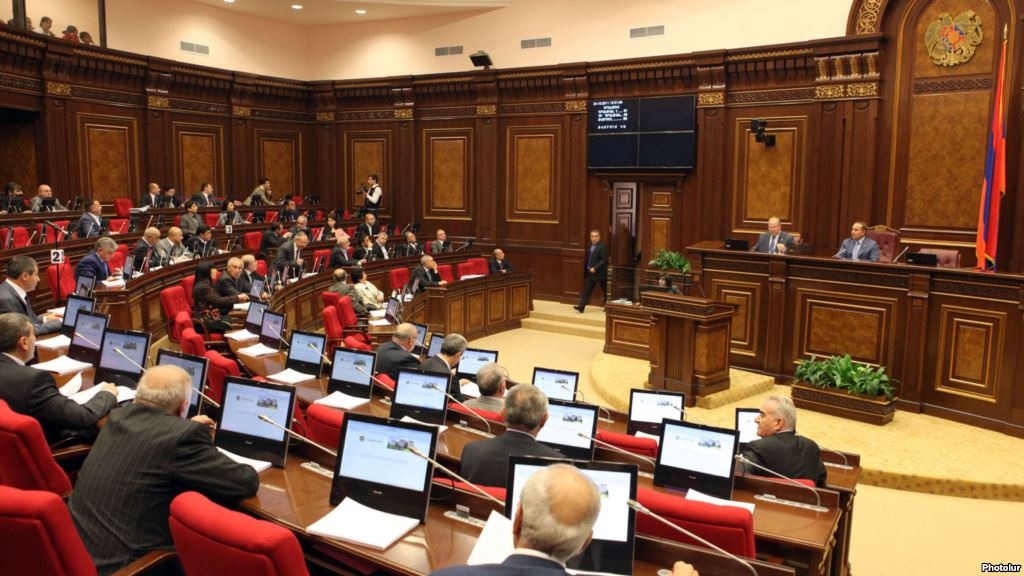 Ermənistan parlamenti buraxılır  