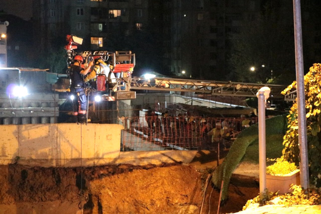 Metro çökdü  - Torpaq altında qalanlar var  - FOTOLAR (VİDEO) 