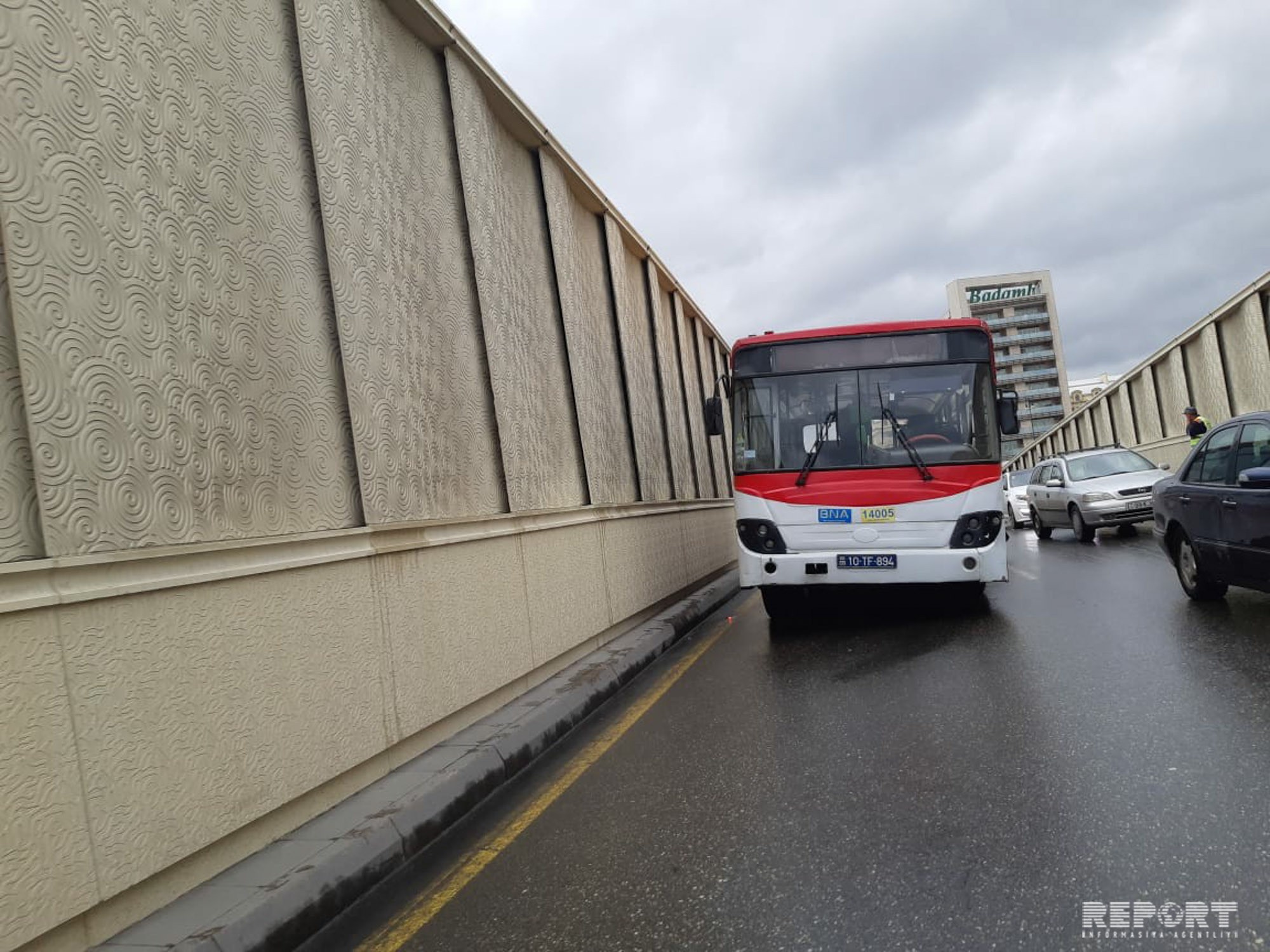 Bakıda tuneldə avtobus qəzaya düşdü    - FOTO